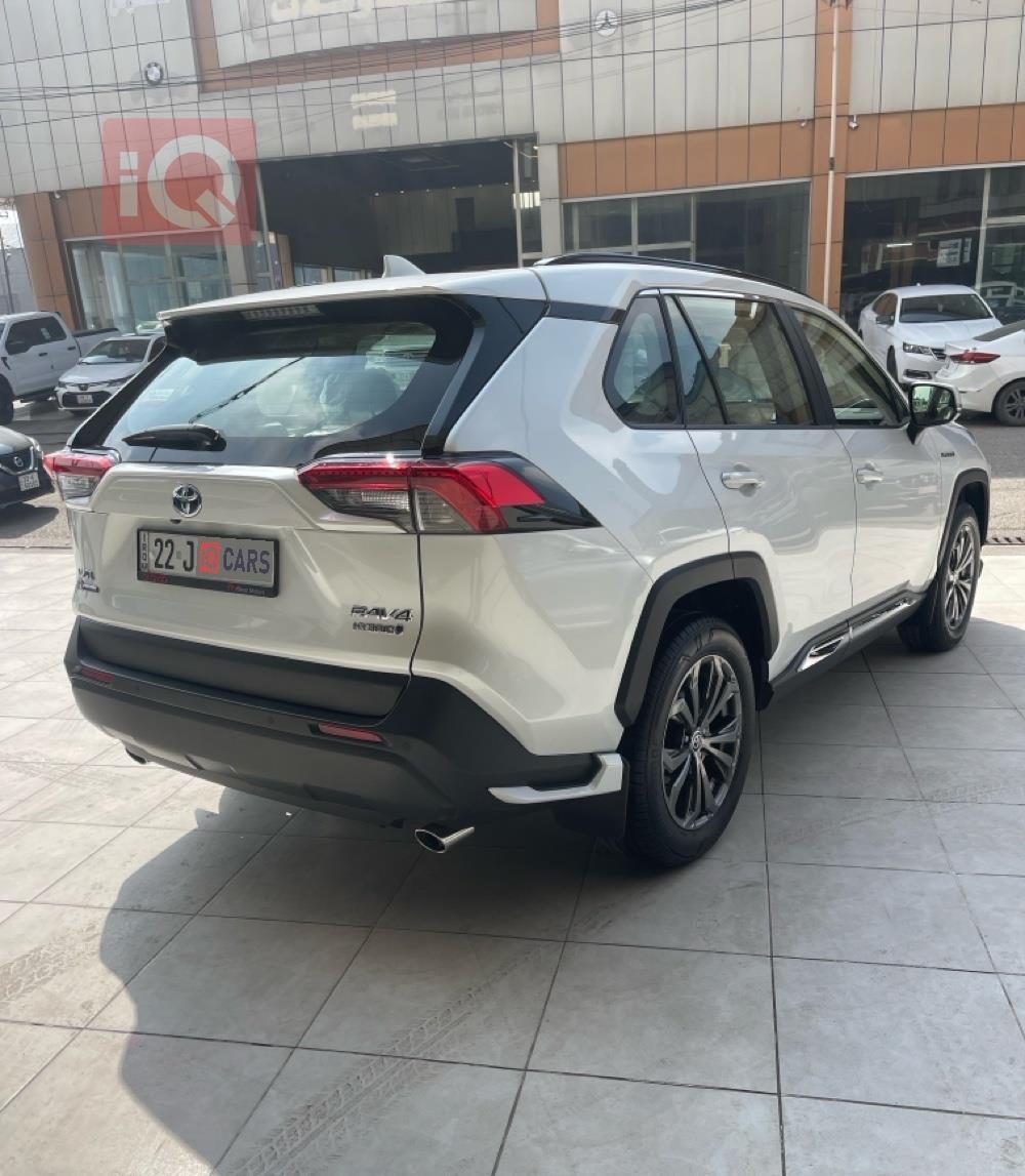 تۆیۆتا ڕاڤ 4